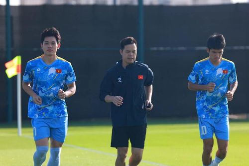 U23 Việt Nam gây lo lắng, khi Đình Bắc và Văn Thuận phải tập riêng