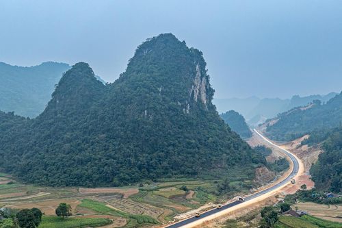 Cú 'đảo chiều' trên vùng phên giậu: Khi Cao Bằng chọn 'phá rào' tư duy