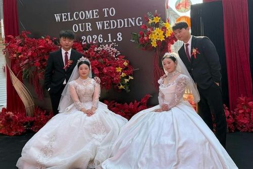 Chị em song sinh lấy anh em sinh đôi và điều đặc biệt về người bác ruột