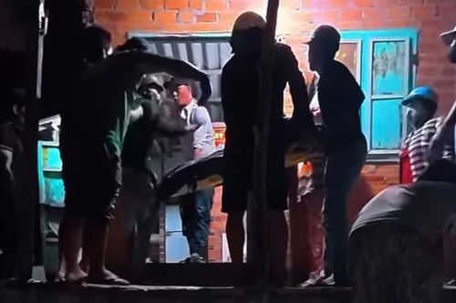 Người đàn ông bị đâm tử vong khi can ngăn hai người cãi vã trước nhà