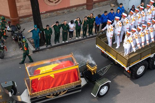 Thương tiếc tiễn biệt Đại tướng Lê Văn Dũng về với đất mẹ