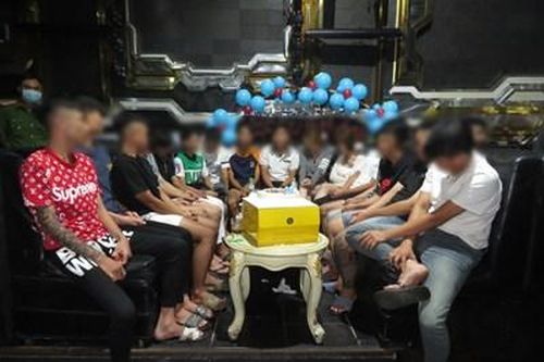 Tạm giữ hình sự 6 đối tượng liên quan ma túy tại quán Beer Club 139
