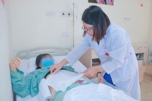 Kịp thời cứu sống một bệnh nhân nguy kịch sau khi hút mỡ bụng tại spa tư nhân