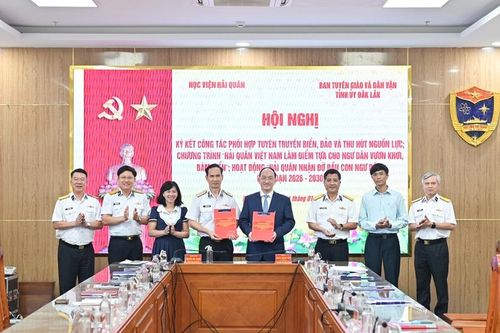 Hải quân Việt Nam- điểm tựa cho ngư dân vươn khơi, bám biển