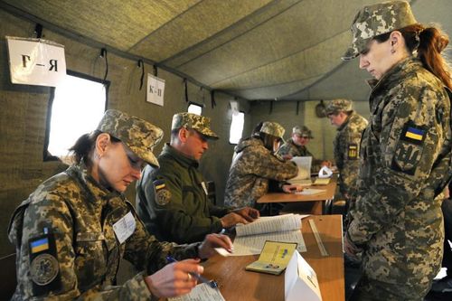 Trưng cầu dân ý tại Ukraine: Lối thoát chính trị hay ván bài nguy hiểm?