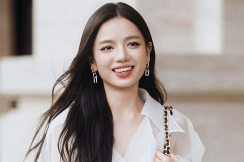 Cận nhan sắc của nữ chính phim Mưa Đỏ qua cam thường
