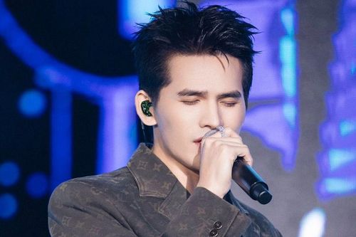Xúc động cuộc trò chuyện giữa Quốc Thiên và chồng nữ khán giả vừa qua đời