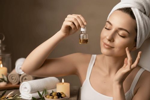 Bôi dầu ô liu lên cơ thể để giữ ẩm và những sai lầm không phải ai cũng biết