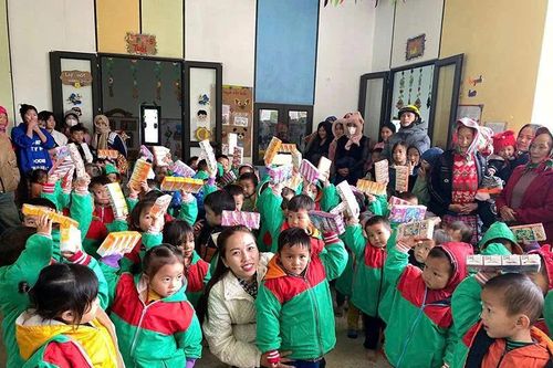 'Đông ấm' vượt núi lên biên viễn