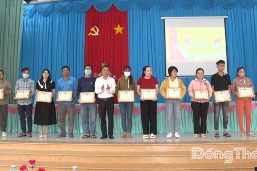 Xã Mỹ Tịnh An: Khen thưởng 101 cá nhân thực hiện tốt chính sách dân số