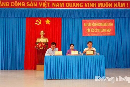 Đồng chí Châu Thị Mỹ Phương tiếp xúc cử tri xã Ngũ Hiệp