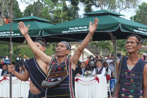 Nghệ nhân Ưu tú K'Brel: Hơn nửa thế kỷ gìn giữ di sản cồng chiêng Tây Nguyên