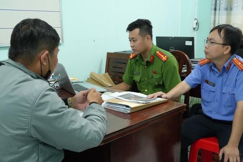 Khởi tố tài xế xe tải rượt đuổi xe khách trên đường dẫn cao tốc TP.HCM - Trung Lương