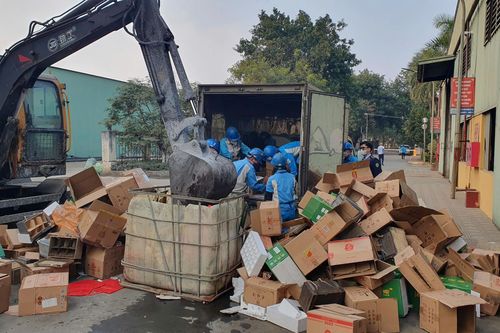 Hưng Yên: Phạt gần 98 triệu đồng, tiêu hủy hơn 2.200 chai rượu nhập lậu