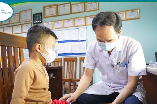 Kỳ tích y học: Xoay cẳng chân 180 độ giúp trẻ mắc thiểu sản xương đùi bẩm sinh phục hồi vận động