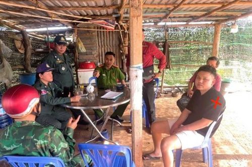 Đối tượng truy nã vừa từ Campuchia về Việt Nam thì bị tóm