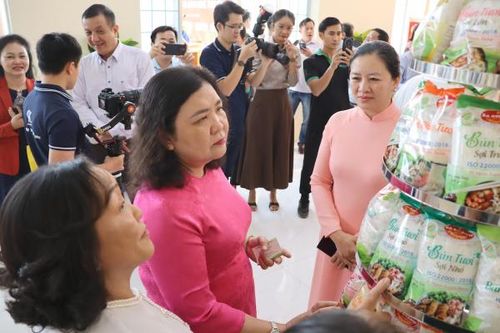 Ra mắt không gian Thương hiệu và Công nghệ tỉnh Vĩnh Long