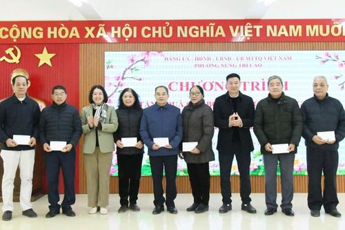 Phường Nùng Trí Cao trao 170 suất quà hỗ trợ người dân bị ảnh hưởng thiên tai