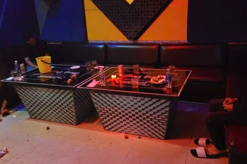 Trần Công Phong, Đinh Viết Hưng và Phan Thanh Thắng lộ hành động mờ ám trong quán Karaoke Thùy Duyên