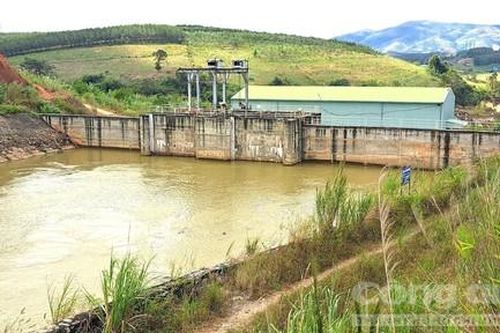 Thủy điện tích nước gây ngập ruộng người dân: Ngóng chờ tiền đền bù, hỗ trợ