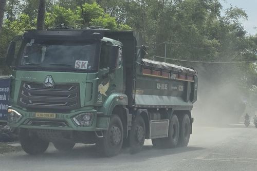 Xe tải cày nát Tỉnh lộ ở Đà Nẵng: 'Bão bụi' bức tử môi trường, dân 'chết mòn'