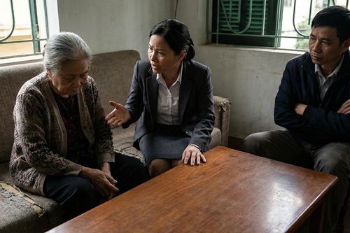Nhòm ngó khoản lương hưu 15 triệu đồng, chị chồng đòi đón mẹ về phụng dưỡng