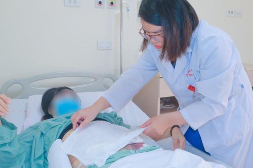 Người phụ nữ 49 tuổi nguy kịch sau hút mỡ bụng tại một phòng khám tư nhân: Bác sĩ cảnh báo nguy cơ này khi chị em làm đẹp cuối năm