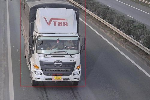 Hà Nội: Danh sách 23 trường hợp vượt đèn đỏ và hàng chục trường hợp vi phạm bị Camera AI 'bắt' ngày 13/1