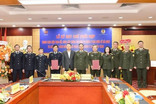 Cục Hải quan và Cục Quản lý xuất nhập cảnh ký quy chế phối hợp