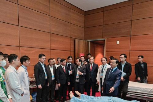 Nhiều chuyên gia đầu ngành và hơn 300 cán bộ y tế được huy động phục vụ Đại hội XIV của Đảng