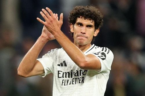 Cựu cầu thủ Real Madrid khóc khi đội cũ bị loại