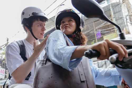 Người Việt có điểm môn tiếng Anh cao nhưng ngại giao tiếp