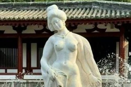 Tượng Dương Quý Phi gây phẫn nộ