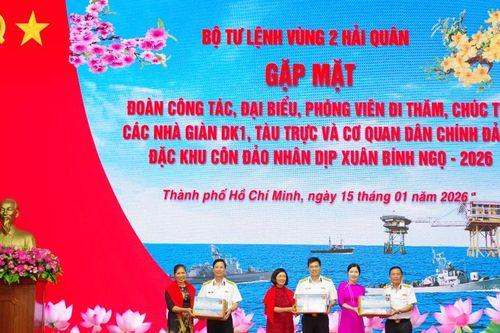 Mang Tết đến với Nhà giàn DK1 và thềm lục địa phía Nam