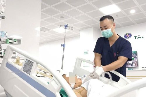 Bệnh nhi 15 tuổi và phụ nữ 36 tuổi vượt 'cửa tử' một cách ngoạn mục