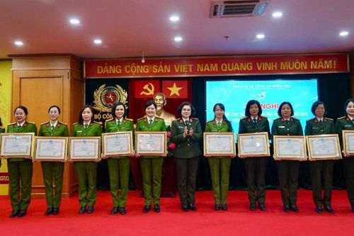 Tiếp tục phát huy giá trị nhân văn, sức mạnh mềm của phụ nữ Công an nhân dân
