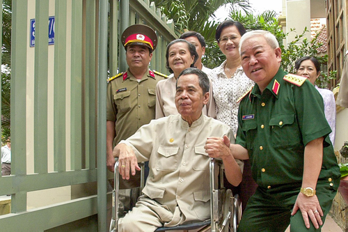 Người Anh hùng của mảnh đất 'dừa xanh - lửa đỏ'