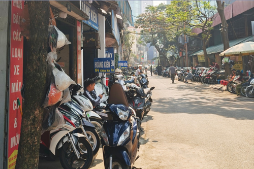 Chợ xe máy cũ ở Hà Nội ảm đạm