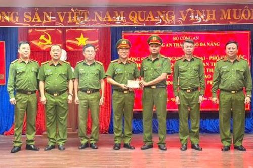 Lãnh đạo Công an TP Đà Nẵng trao thưởng đột xuất cho Phòng Cảnh sát hình sự
