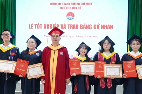 Học viện Cán bộ TPHCM trao bằng tốt nghiệp đợt 2 năm 2025