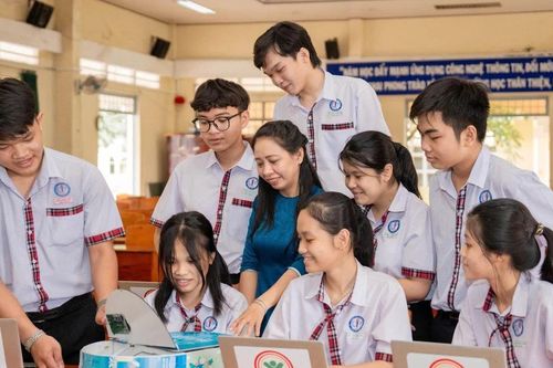 Số hóa sách giáo khoa và hệ sinh thái học liệu số: Mở rộng cơ hội học tập