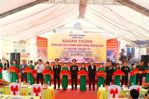 Bộ đội Quân khu 5 'vượt nắng thắng mưa', đưa trường mới về với trẻ em Đắk Lắk