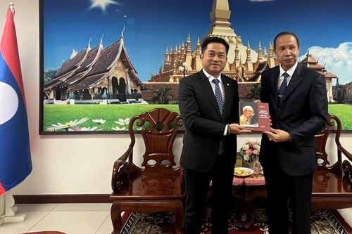 Tổng Lãnh sự Lào và Thống đốc tỉnh Khon Kaen (Thái Lan) chúc Đại hội XIV của Đảng Cộng sản Việt Nam thành công tốt đẹp