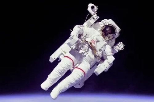 Não của phi hành gia thay đổi hình dạng khi vào không gian