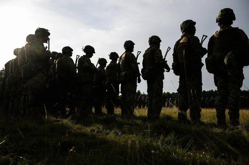Ukraine gia hạn thiết quân luật thêm 90 ngày