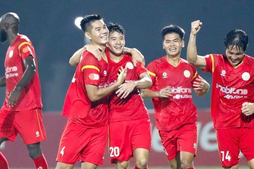 Đội bóng của Thanh Nhàn, Hiểu Minh nhận tin vui ở V-League