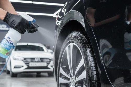 Dùng dưỡng bóng lốp ô tô lợi hại ra sao?
