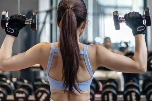 Tập gym 6 buổi một tuần, cô gái 23 tuổi mất kinh