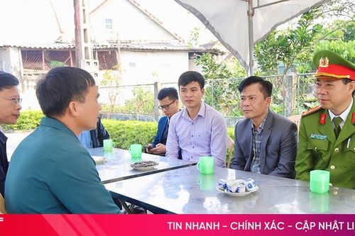 Thăm hỏi các gia đình có người thương vong do tai nạn trên cao tốc