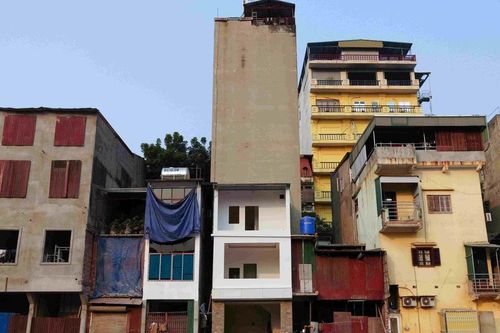 Hà Nội: Người dân hối hả 'xoay chiều' nhà ra mặt phố trên đường Vành đai 1